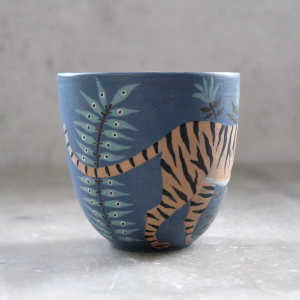 Gobelet Tigre tourné en grès et décoré à la main. Pièce unique. Céramique artisanale française.