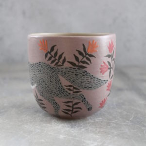 Tasse Loup tournée en grès et décoré à la main