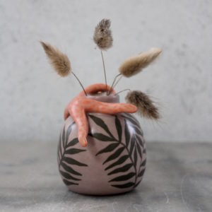 Mini vase model en grès et décoré à la main. Pièce unique en céramique