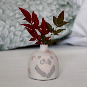 Mini vase Panda givré issu de la collection éphémère "Nature Givrée". Tourné en grès et décoré à la main. Céramique artisanale.