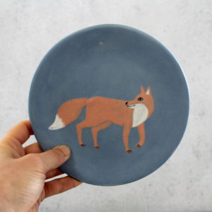 Assiette à dessert Renard bleu en grès. Céramique artisanale, pièce unique.