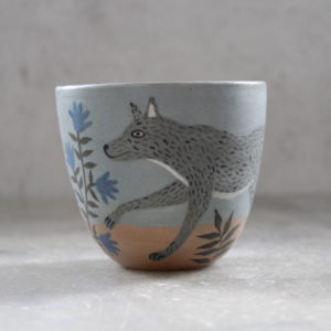Gobelet Loup tourné en grès et décoré à la main. Pièce unique. Céramique artisanale française.