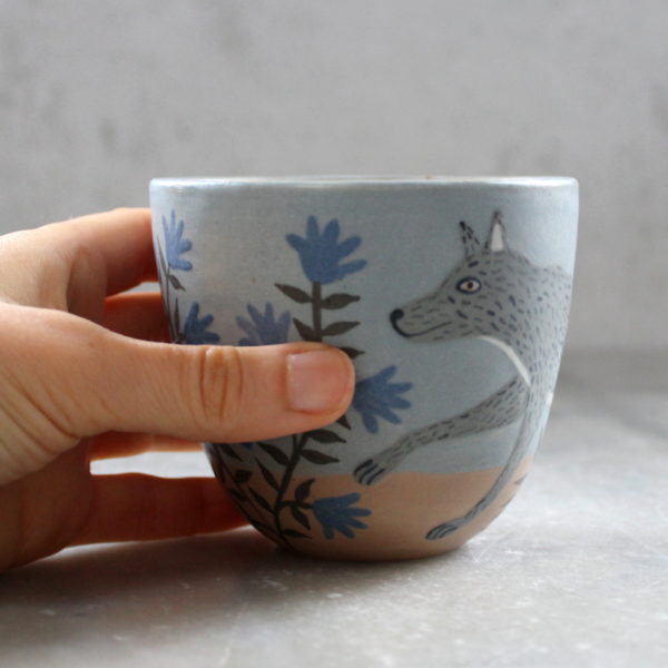 Gobelet Loup tourné en grès et décoré à la main. Pièce unique. Céramique artisanale française.