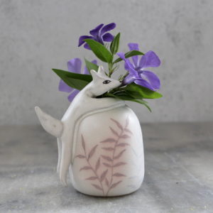 Mini vase modelé Renard décoré à la main. Pièce unique en grès. Céramique artisanale française