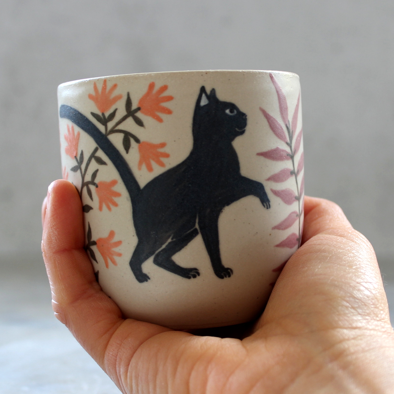 Tasse à café Chat noir illustrée à la main par Anaïs Trivier