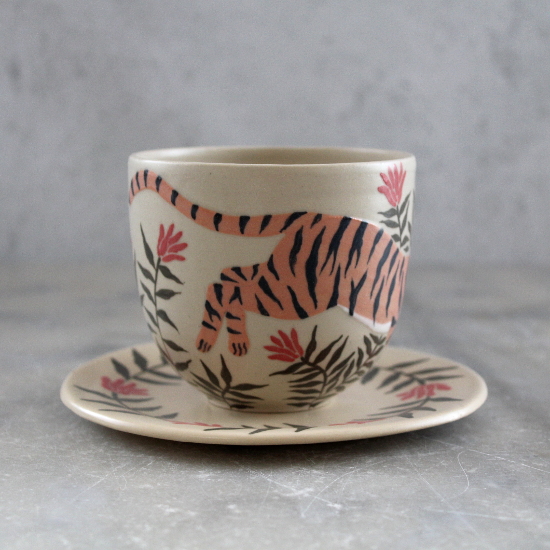 Tasse Tigre tournée en grès et décorée à la main. Pièce unique.