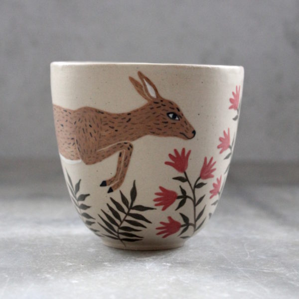 Gobelet Biche tourné en grès et décoré à la main. Pièce unique. Céramique artisanale française.