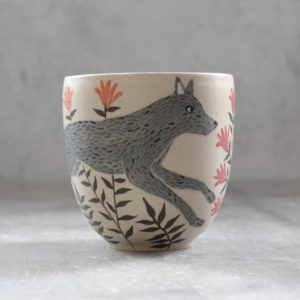 Gobelet Loup tourné en grès et décoré à la main. Pièce unique. Céramique artisanale française.