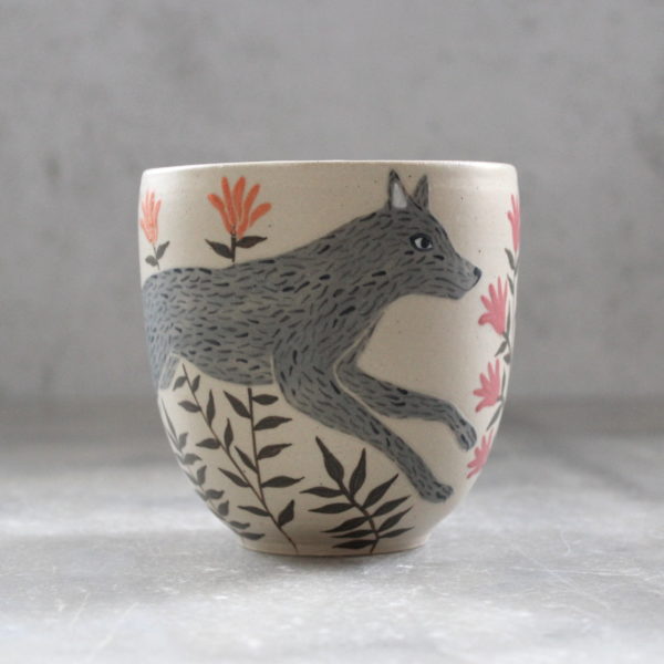 Gobelet Loup tourné en grès et décoré à la main. Pièce unique. Céramique artisanale française.