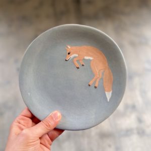 Assiette illustrée Renard par Anaïs Trivier. Pièce unique. Céramique artisanale.