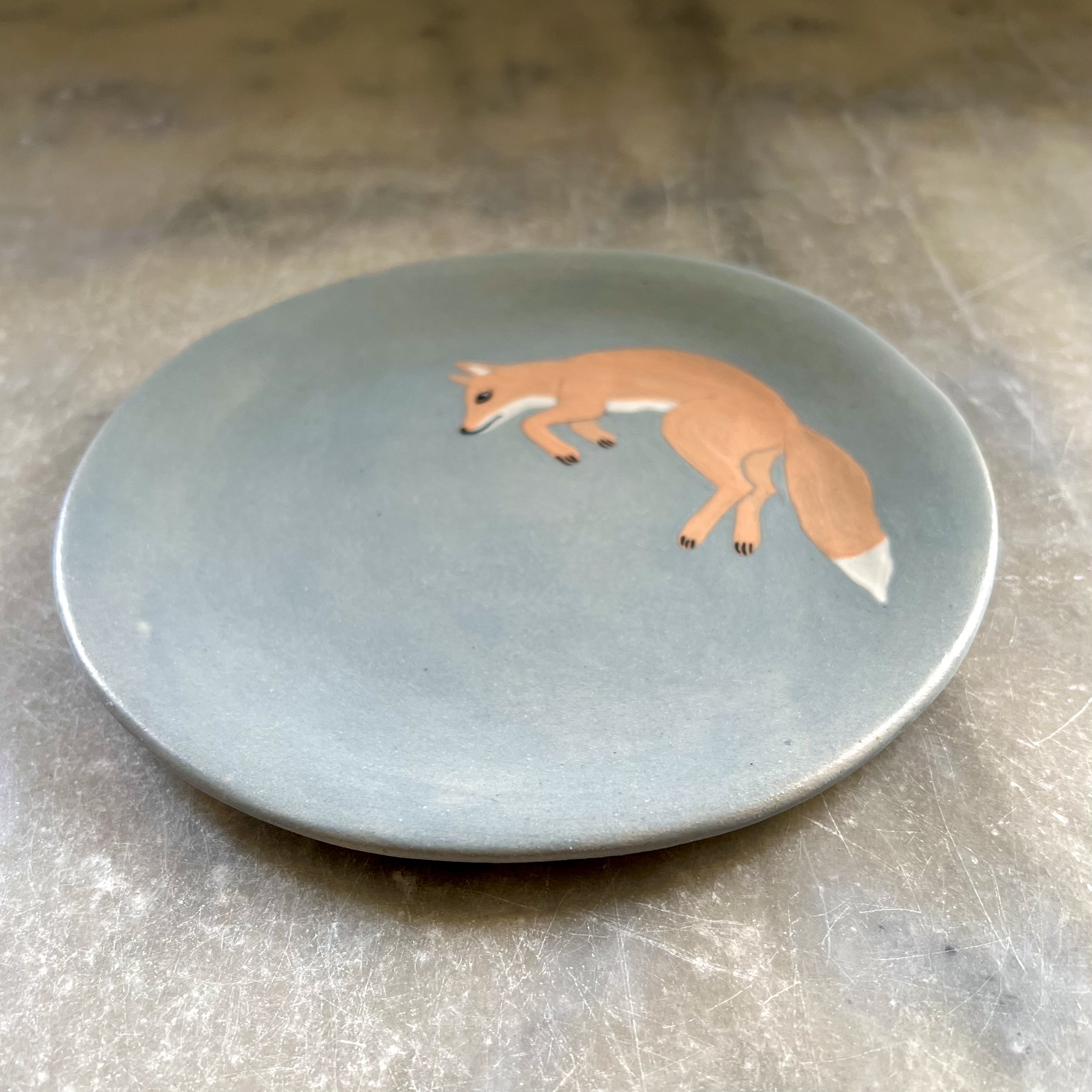 Assiette illustrée Renard par Anaïs Trivier. Pièce unique. Céramique artisanale.