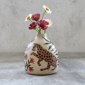 Mini vase Chat tourné en grès et décoré à la main par Anaïs Trivier. Pièce unique.