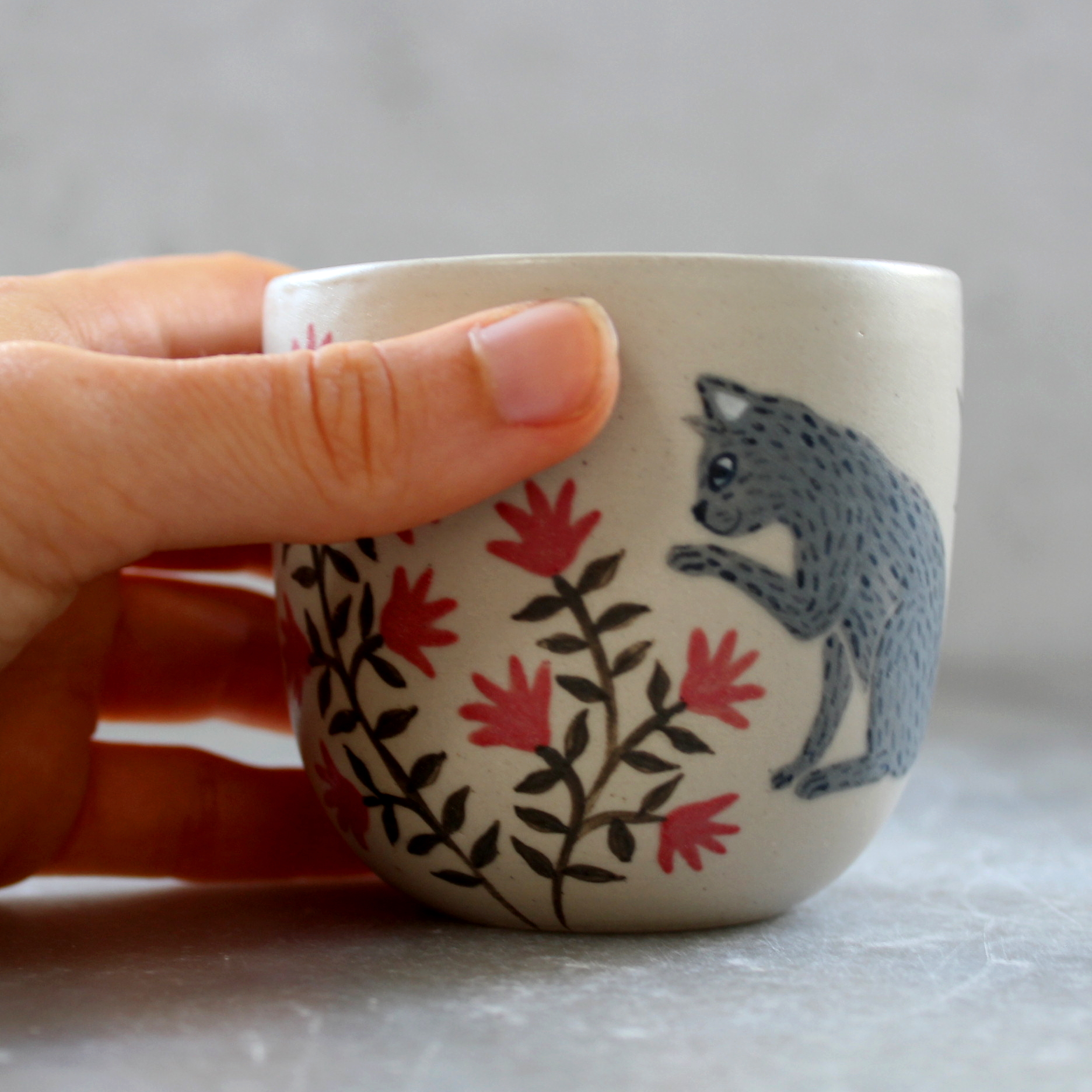 Tasse à café Chat gris illustrée à la main par Anaïs Trivier