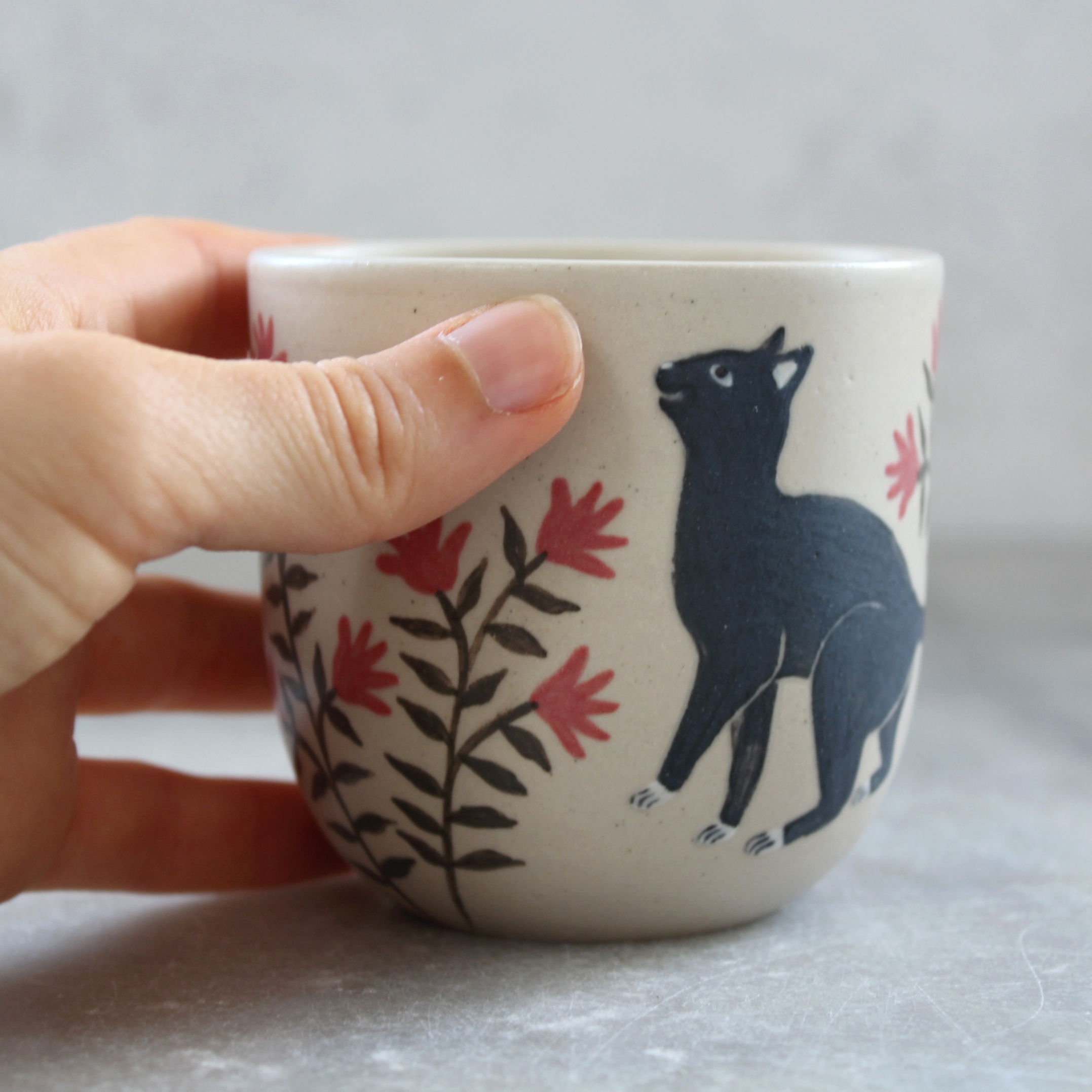 Tasse à café Chat noir illustrée à la main par Anaïs Trivier