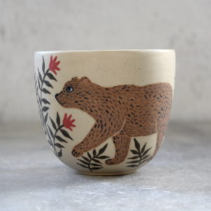 Gobelet Ours tourné en grès et décoré à la main. Pièce unique. Céramique artisanale française.