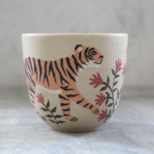 Gobelet Tigre tourné en grè et déoré à la main. Céramique artisanale française