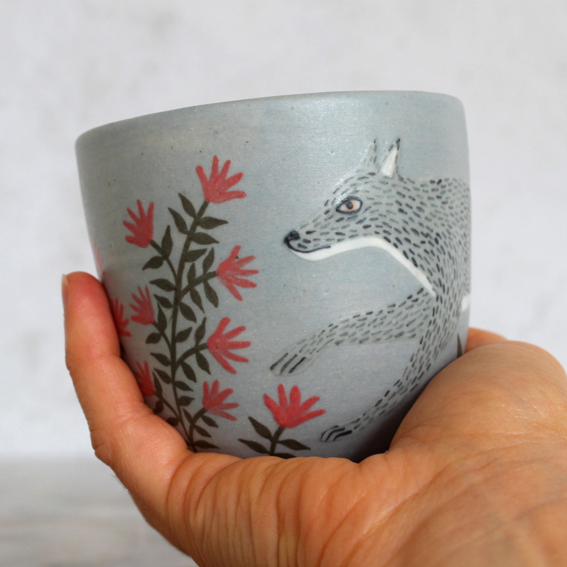 Tasse Loup en céramique fabriquée et illustrée par Anaïs Trivier
