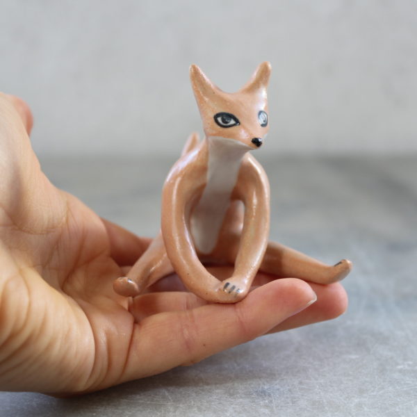 Modelage petit renard yogi, position de la libellule par Anaïs Trivier