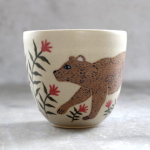 Gobelet Ours tourné en grès et décoré à la main. Pièce unique. Céramique artisanale française.