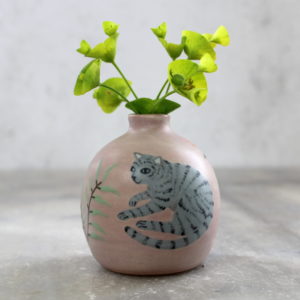 Mini vase Chat gris tourné en grès et illustré par Anaïs Trivier.