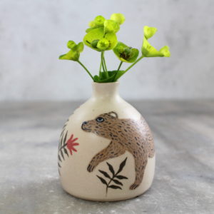 Mini vase Ours brun tourné en grès et illustré par Anaïs Trivier.