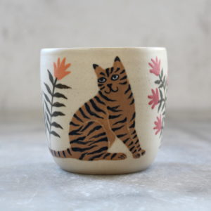 Tasse Chat brun tournée en grès et illustrée à la main par Anaïs Trivier