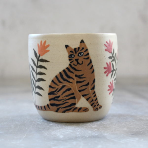 Tasse Chat brun tournée en grès et illustrée à la main par Anaïs Trivier