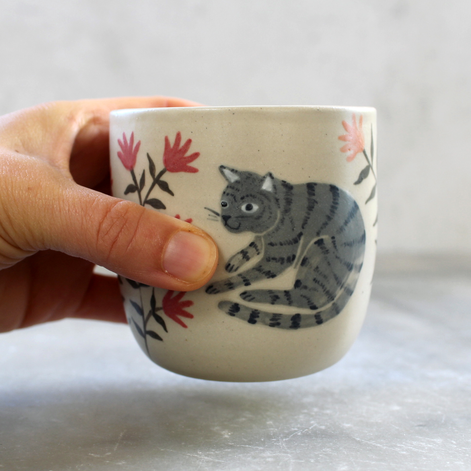 Tasse Chat gris tournée en grès et illustrée à la main par Anaïs Trivier