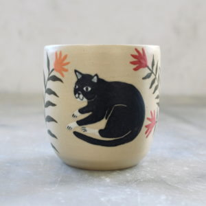 Tasse Chat noir tournée en grès et illustrée à la main par Anaïs Trivier
