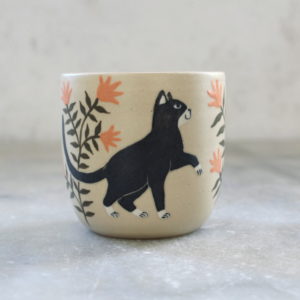 Tasse Chat noir tournée en grès et illustrée à la main par Anaïs Trivier