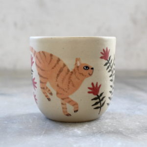 Tasse Chat roux tournée en grès et illustrée à la main par Anaïs Trivier