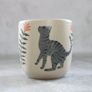 Tasse Chat gris tournée en grès et illustrée à la main par Anaïs Trivier