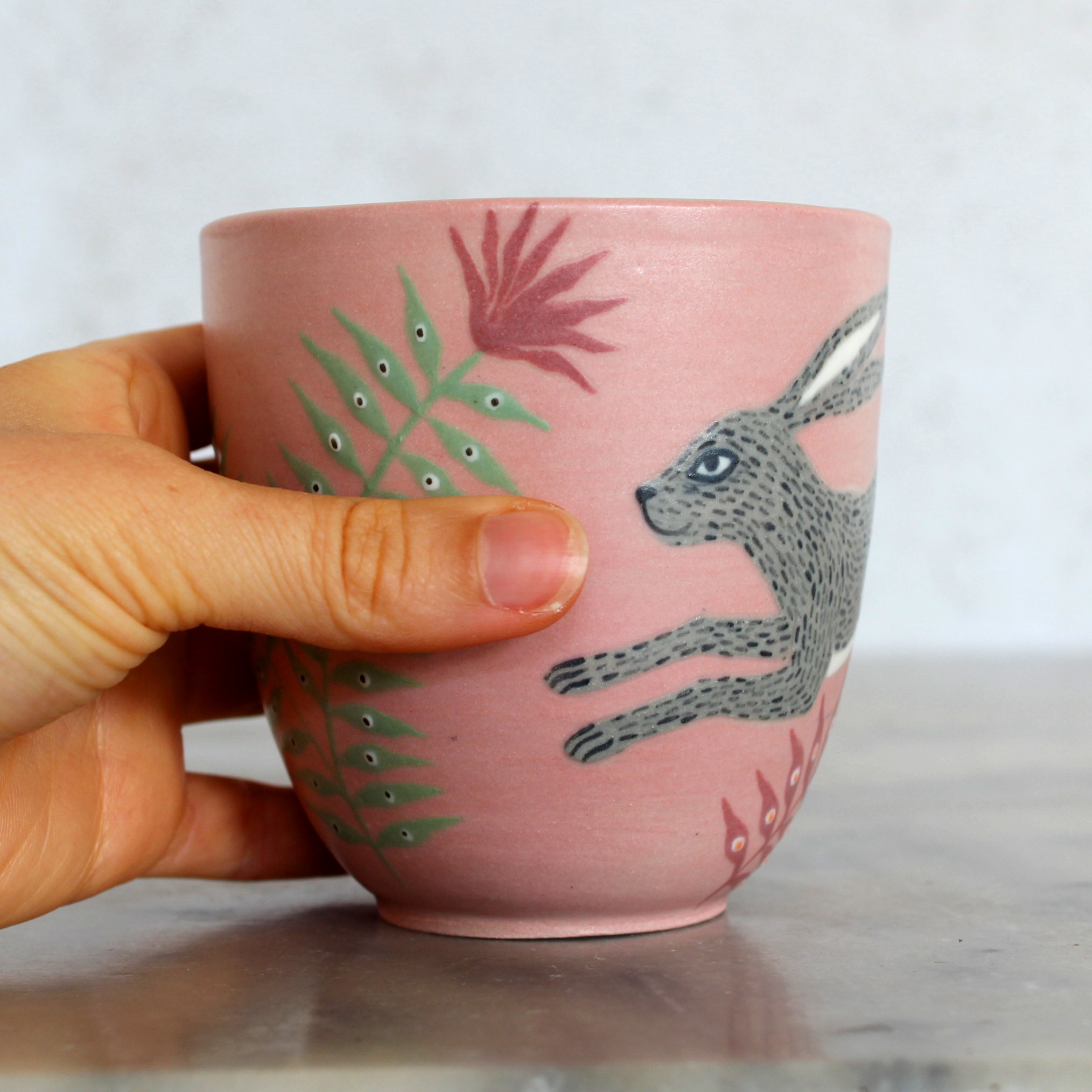 Tasse Lièvre en céramique fabriquée et illustrée par Anaïs Trivier