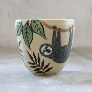 Tasse Paresseux en céramique fabriquée et illustrée par Anaïs Trivier