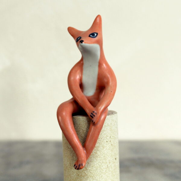 Modelage petit renard yogi, main genou.