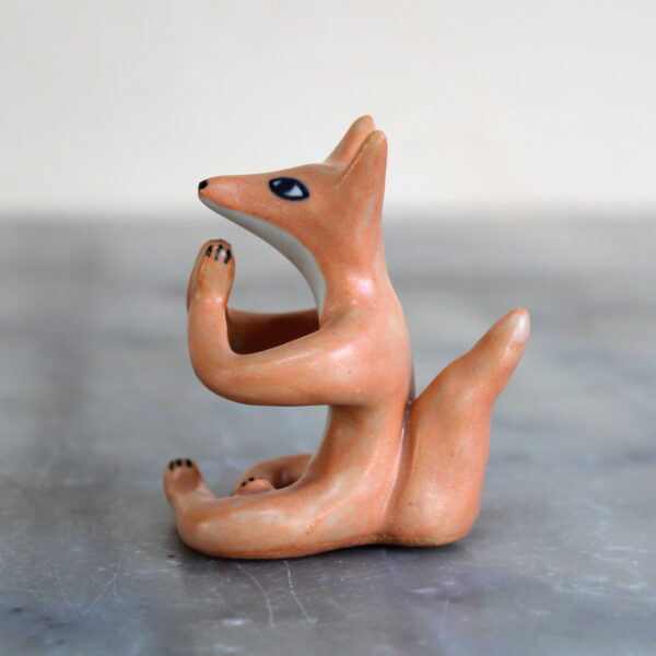 Modelage petit renard yogi, namasté.