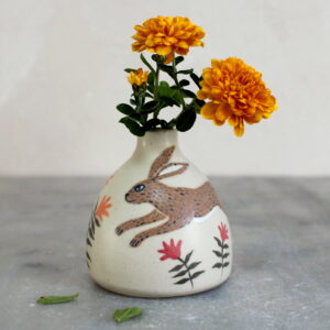 Mini vase Lièvre en grès, fabriqué et illustré par Anaïs Trivier
