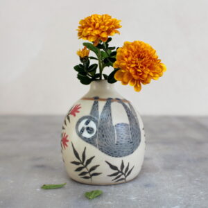 Mini vase Paresseux en grès, fabriqué et illustré par Anaïs Trivier