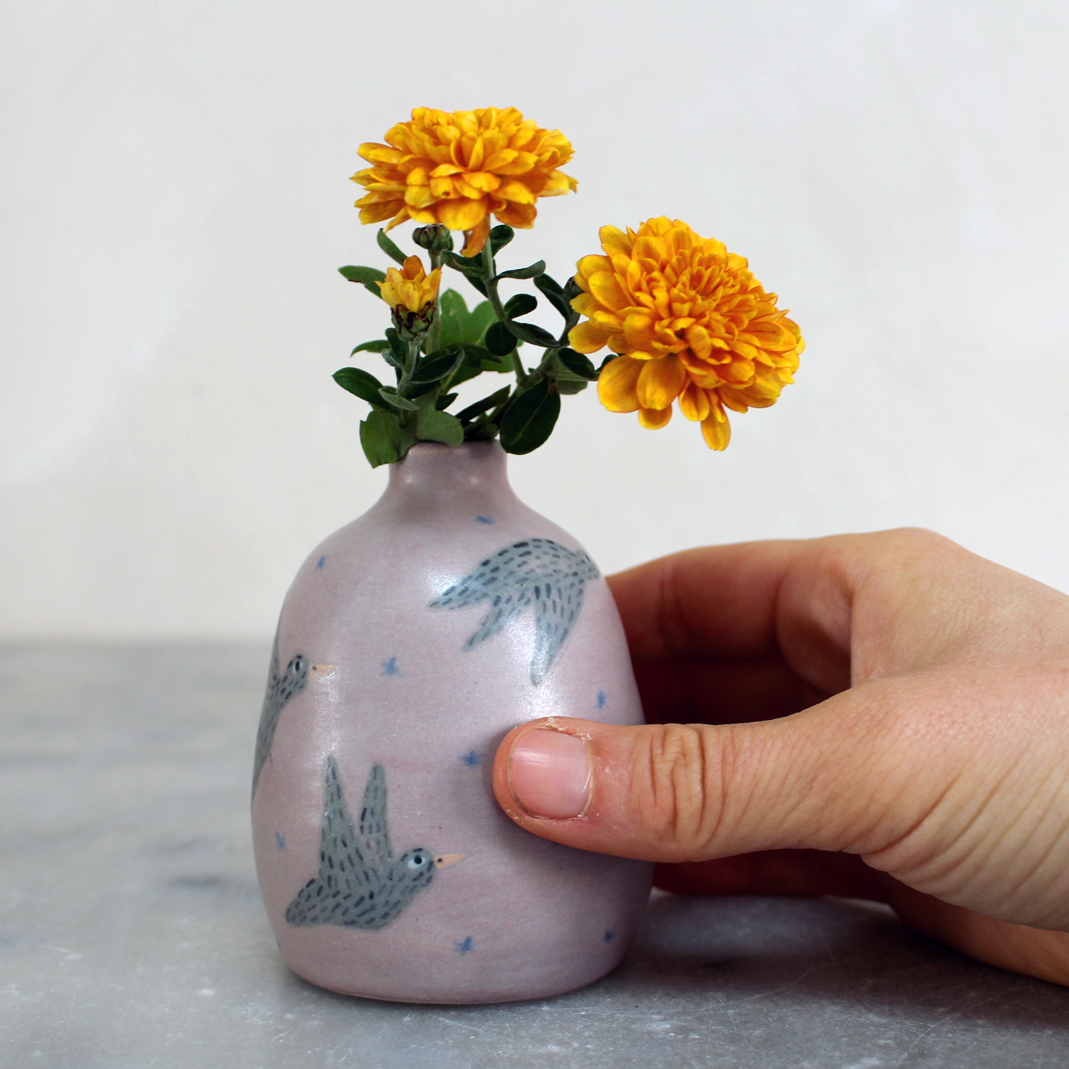 Mini vase Oiseau aux étoiles, tourné en grès et décoré à la main