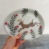 Plat Cerf en grès illustré par Anaïs Trivier. Céramique artisanale.