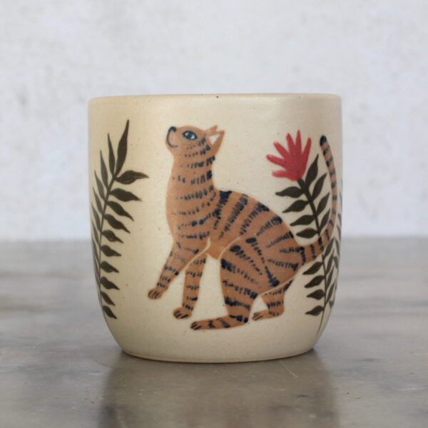 Tasse Chat brun tournée en grès et illustrée à la main par Anaïs Trivier