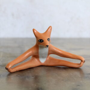 Modelage petit renard yogi, posture de la libelulle. Pièce unique d'Anaïs Trivier