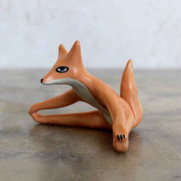 Modelage petit renard yogi, posture de la libelulle. Pièce unique d'Anaïs Trivier