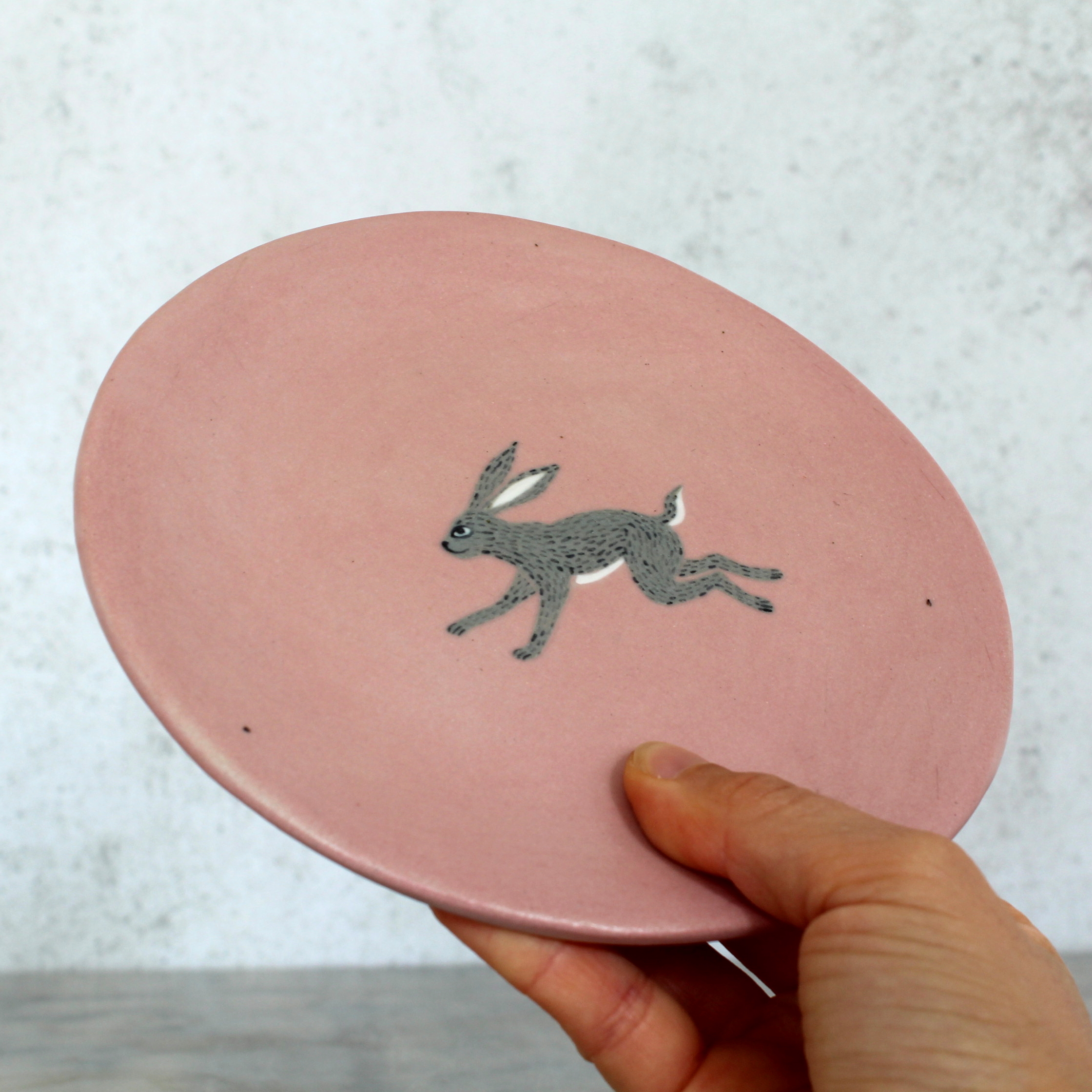 Assiette Tigre en céramique fabriquée et illustrée par Anaïs Trivier